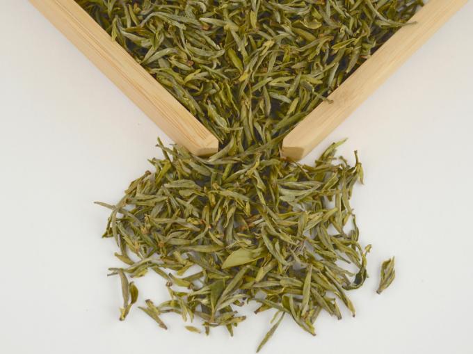 Το πρώτο πράσινο τσάι ασφαλίστρου βουνών βαθμού κίτρινο maofeng ουρεί ομαλά
