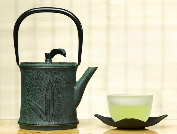 Φρέσκο χαλαρό πράσινο τσάι επεξεργασίας με αυστηρά - επιλεγμένος και επιλεγμένος