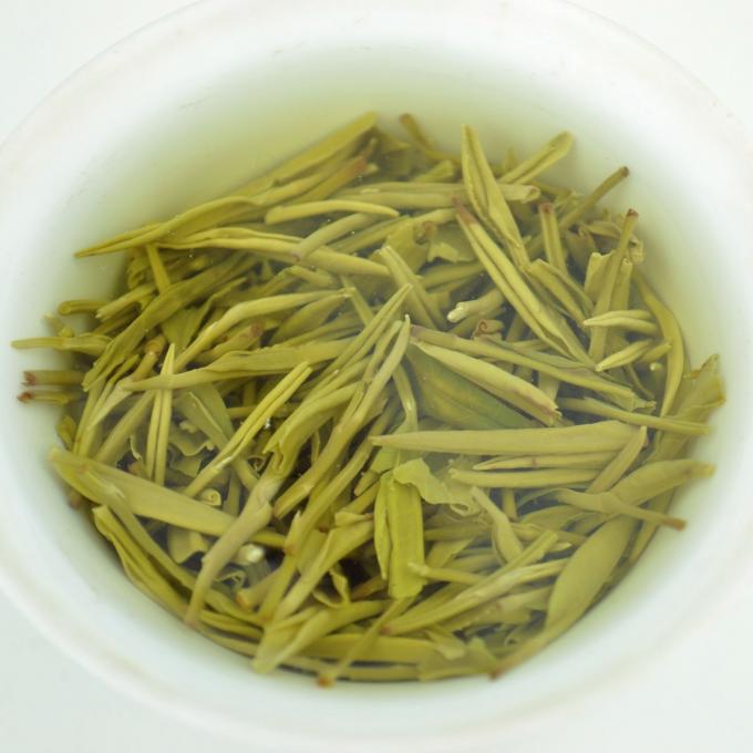 Τα λεπτά λωρίδες διαμορφώνουν το κινεζικό πράσινο τσάι με το σωματώδη ουρανίσκο και γλυκό Aftertaste