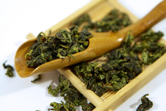 Ισχυρό τσάι Oolong αρώματος κινεζικό σαφώς ένας οφθαλμός με δύο ή τρία μισά - ωριμάστε τα φύλλα