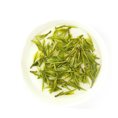 Το οργανικό τσάι κινεζικού λευκού Anji Bai Cha ανακατώνει - τηγανισμένο ανοικτό κίτρινο χρώμα