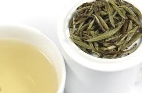 Άσπρο τσάι βελόνων αντι γήρανσης ασημένιο, οργανικό ασημένιο τσάι βελόνων για τα ισχυρά κόκκαλα